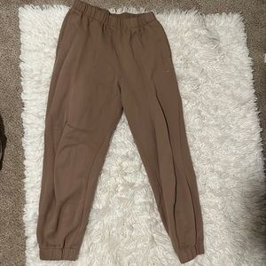 brown hollister sweatpants (M)